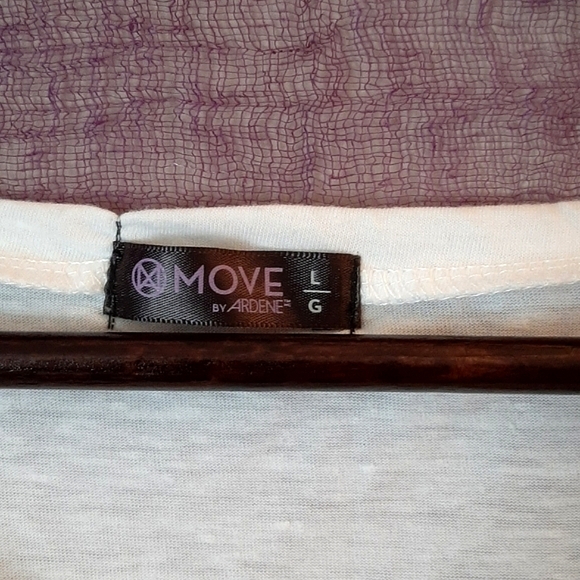 T-shirt - Picture 2 of 3